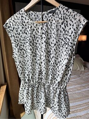 Banana Republic Black & White Sleeveless Spot Peplum Blouse